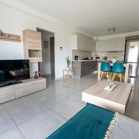 Modern Spacious Apartment Located In Piraeus Exterior photo