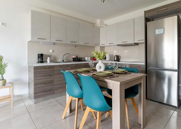 Modern Spacious Apartment Located In Piraeus