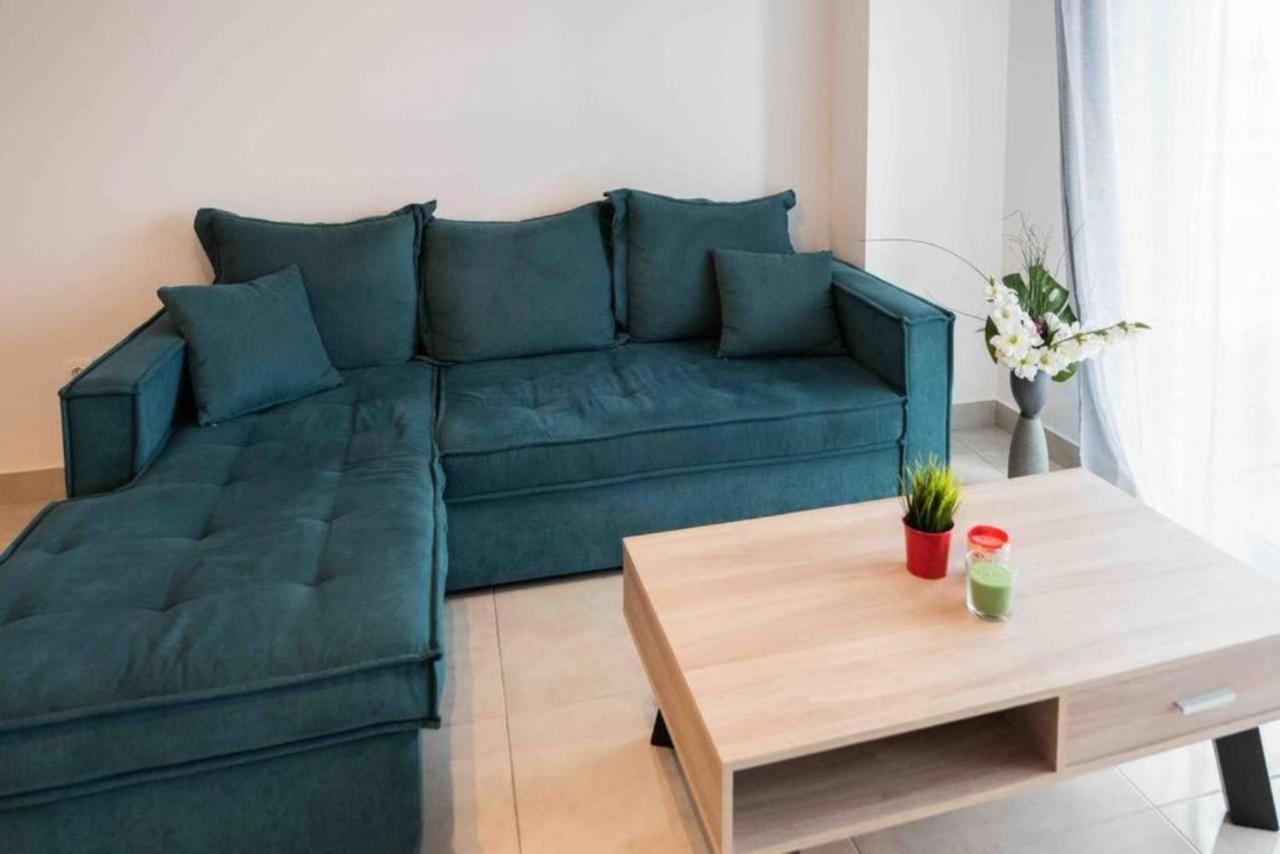 Modern Spacious Located In
