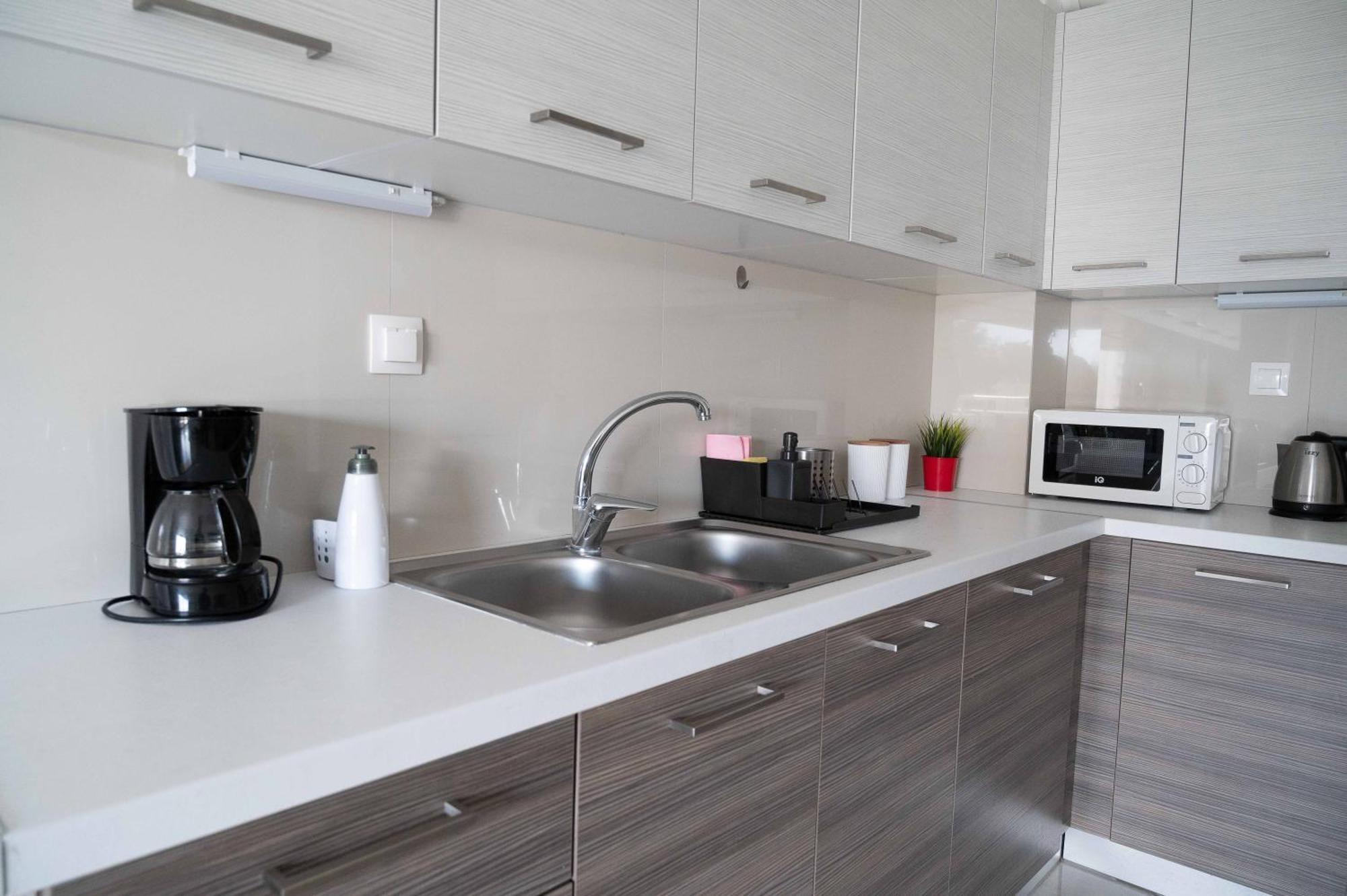 Apartment Modern Spacious Located In *