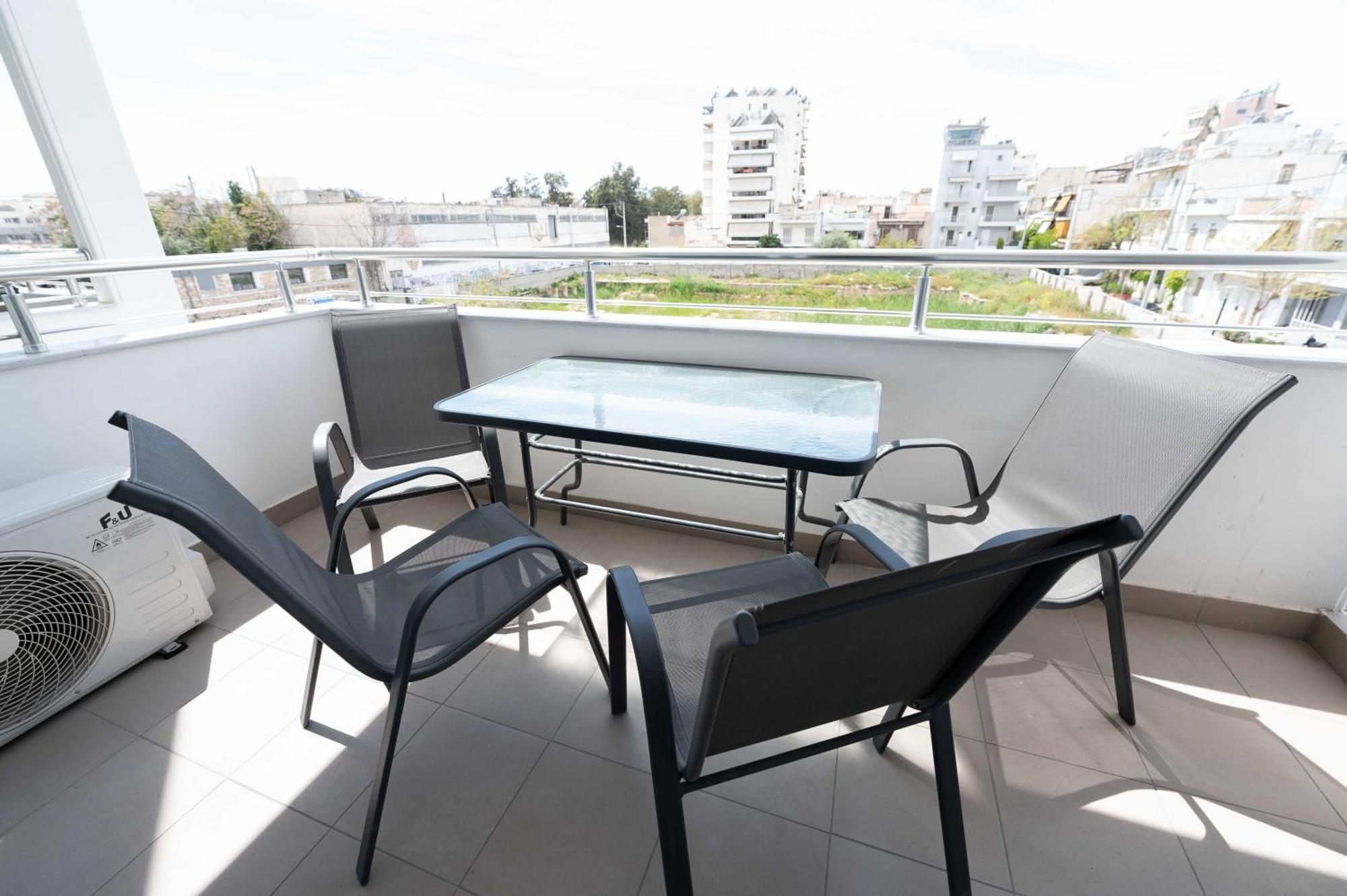 Modern Spacious Located In *