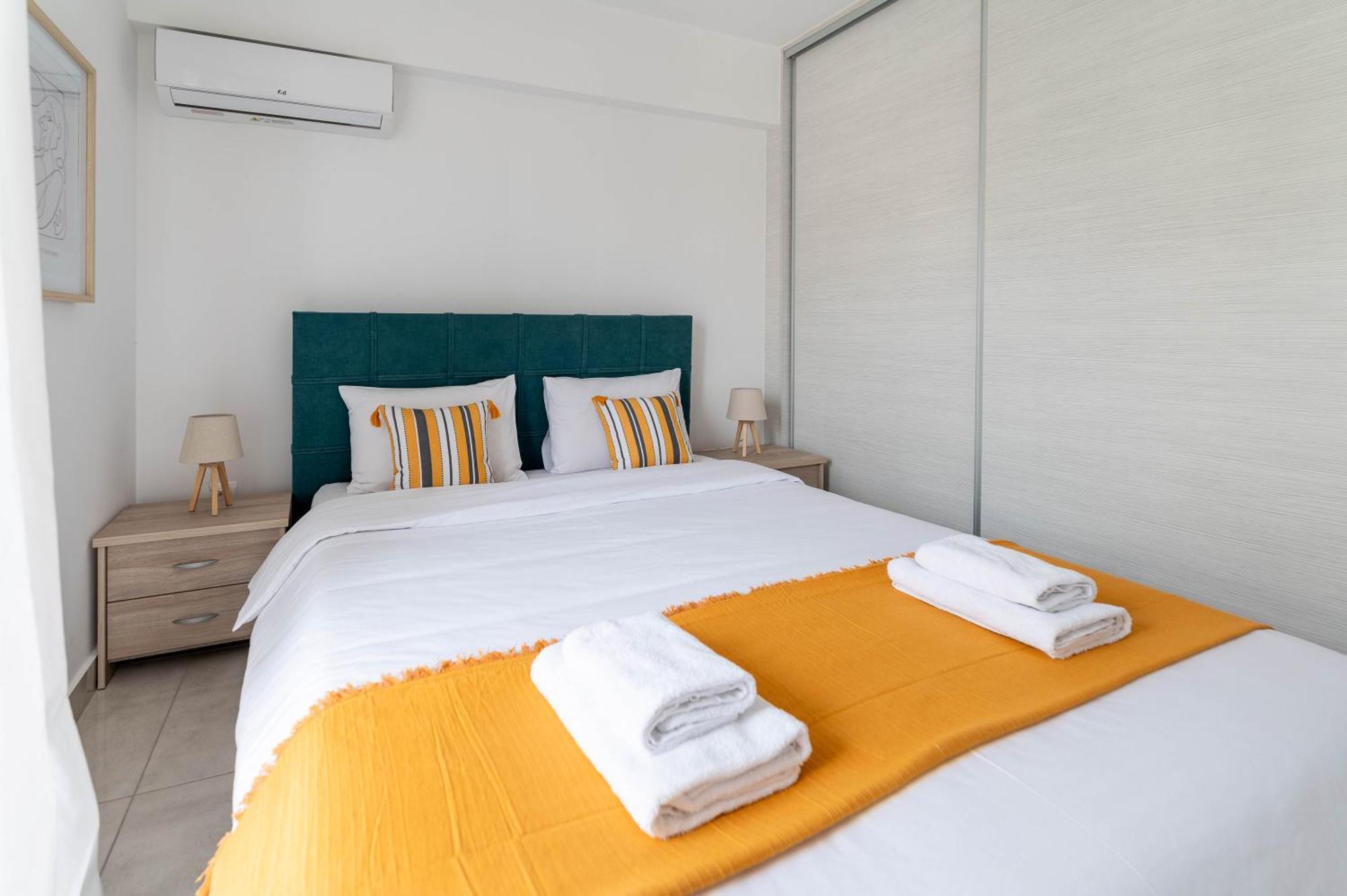 Modern Spacious Located In Apartment Piraeus